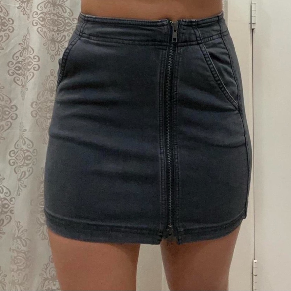 ✨3/$20 American eagle black denim zip front mini skirt